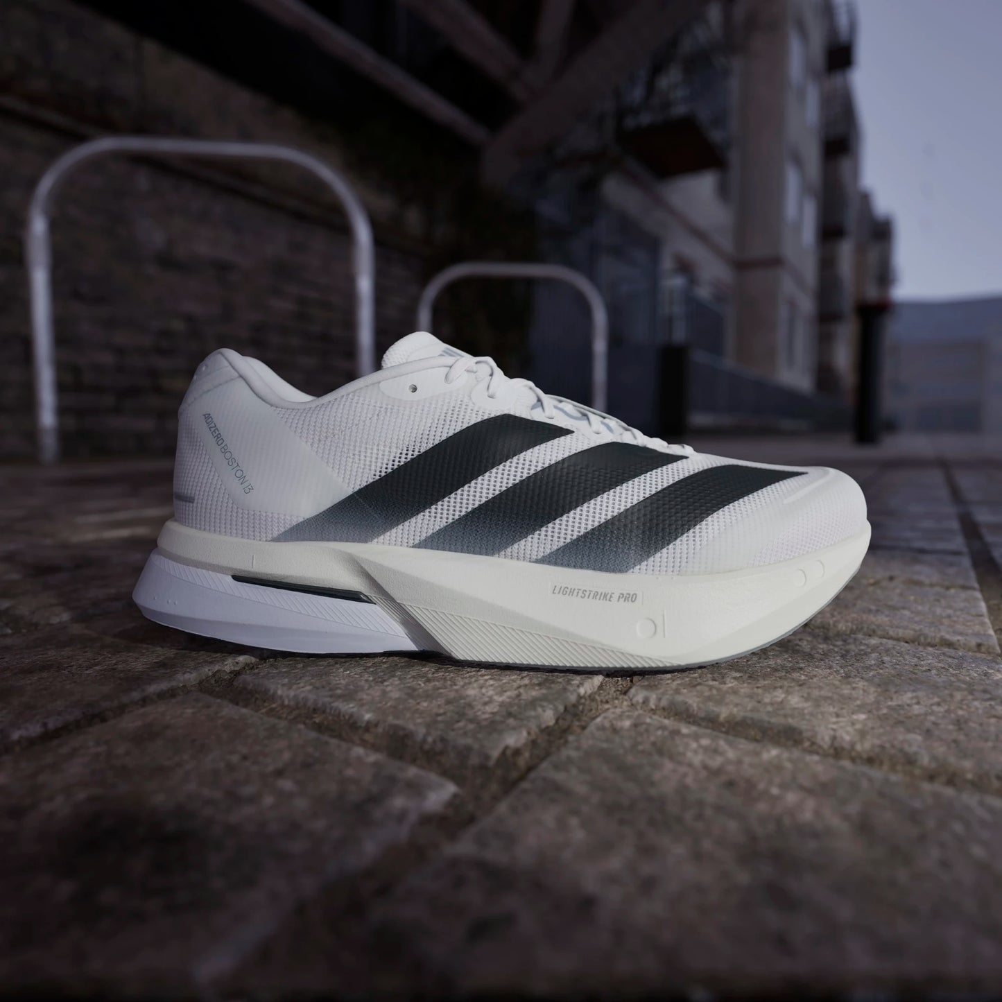 Adidas - Adizero Boston 13 - white / black - Chaussures running hommes