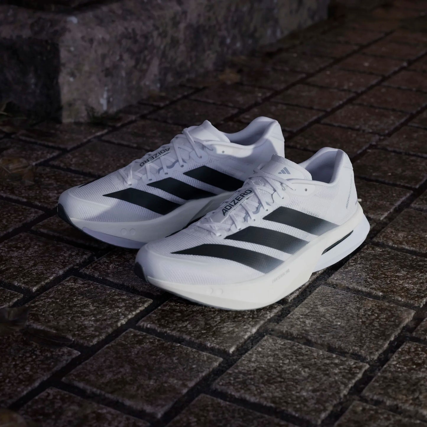Adidas - Adizero Boston 13 - white / black - Chaussures running hommes