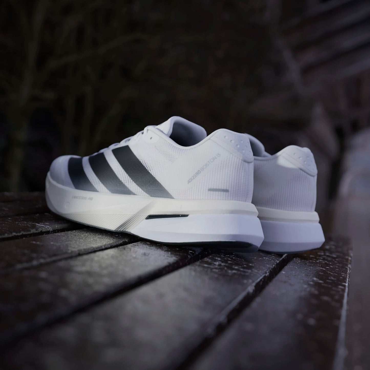 Adidas - Adizero Boston 13 - white / black - Chaussures running hommes