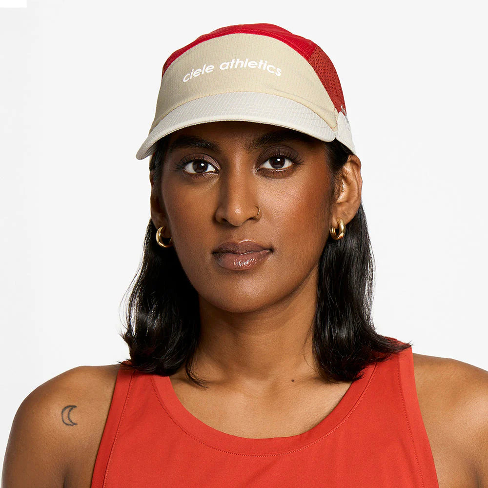 Ciele Athletics - FSTCap SC - Field - Iconic SL - safari / red - casquette running unisexe