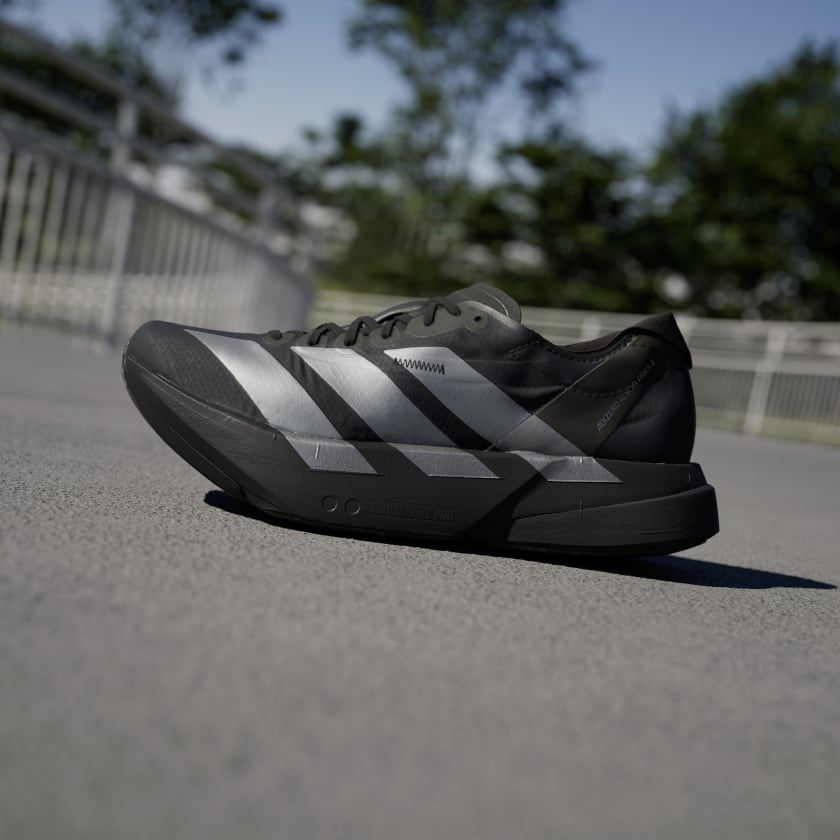 Adidas - Adizero Adios Pro 4 - Core Black / Iron Metallic / Carbon- Chaussures running hommes