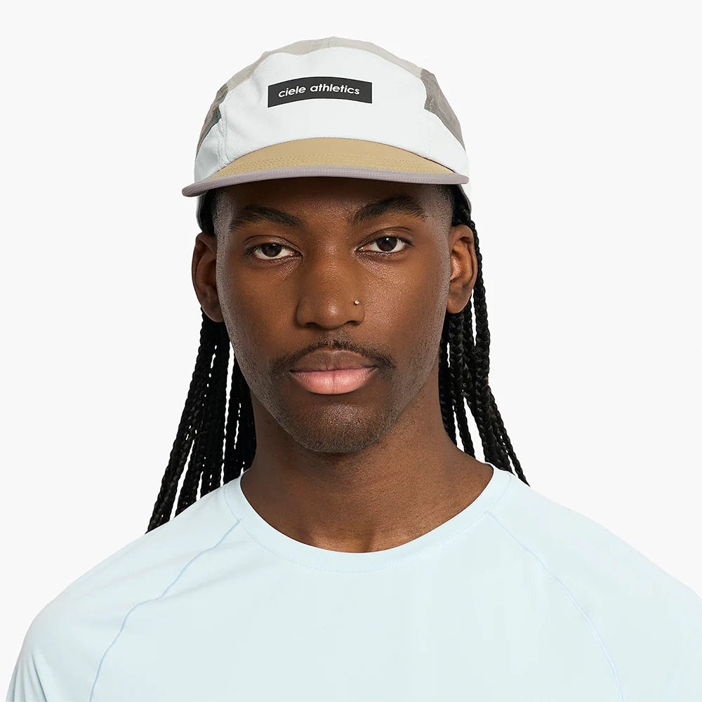 Ciele Athletics - GOCap Field - Iconic Bar - light grey / shadow - casquette running unisexe