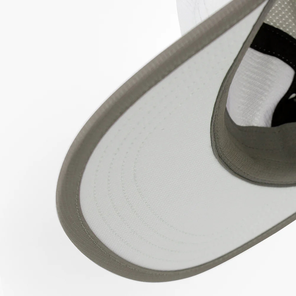 Ciele Athletics - GOCap Field - Iconic Bar - light grey / shadow - casquette running unisexe
