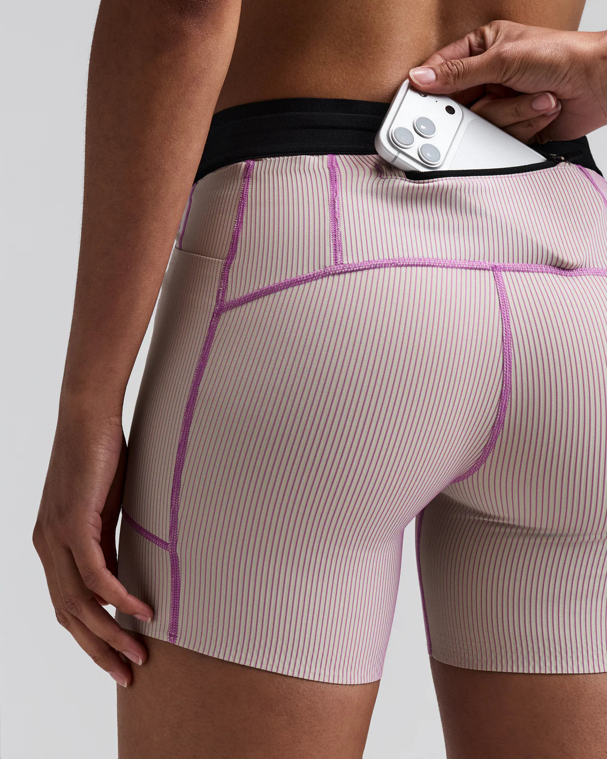 Bandit - Women’s Striped CADENCE™ 5" Compression Short - plaster / orchid - Cuissard Running femmes