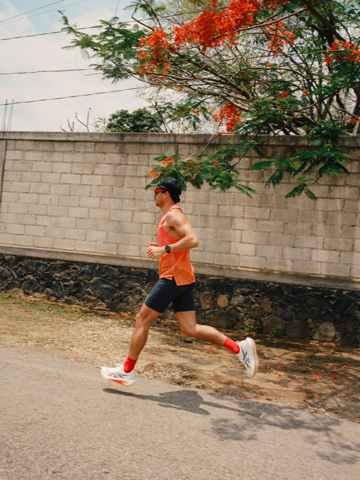Bandit - Men’s SHREDDER™ Race Singlet with FLOPACK™ - poppy / copal - Débardeur Running hommes