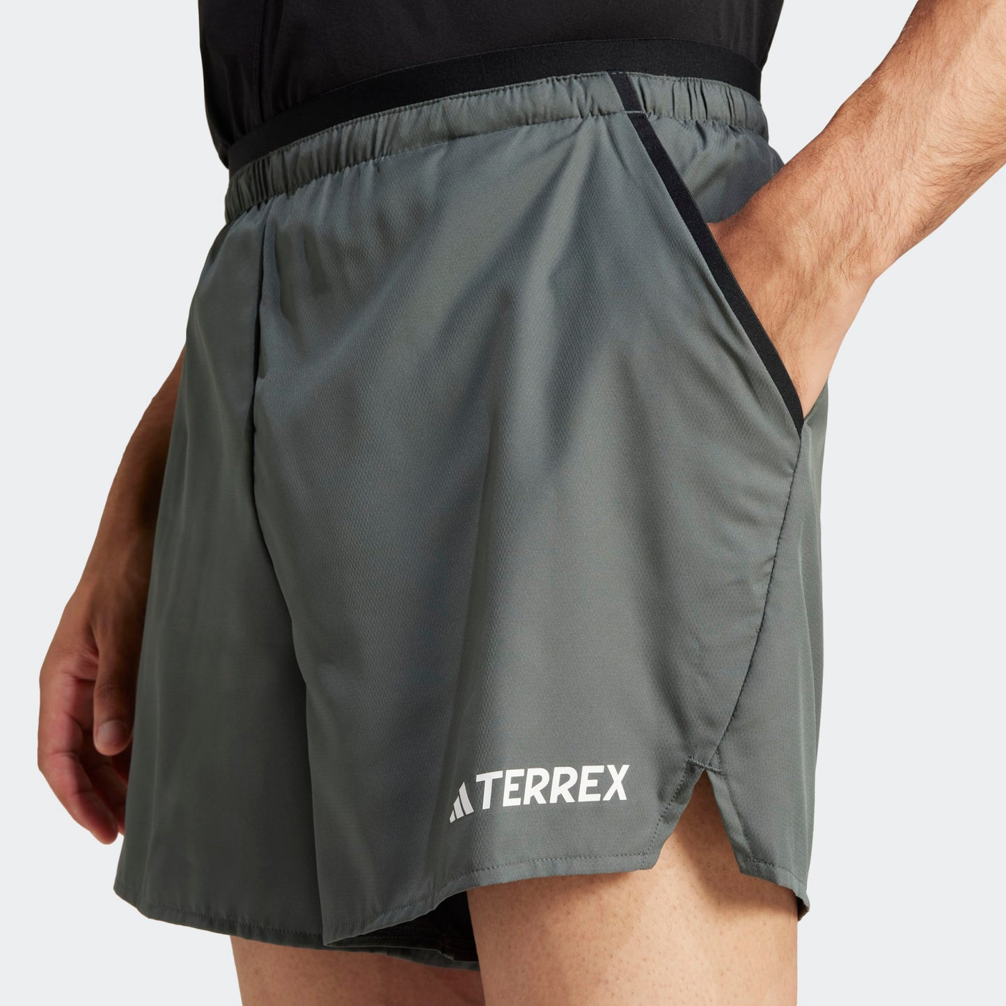 Adidas - Terrex Multi Light Short 7” - legend ivy - Short running hommes