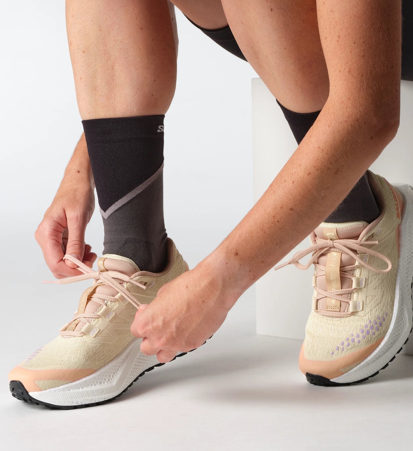 Salomon - Aero Glide 3 GRVL - Shortbread / White / Fusion Coral- Chaussures running femmes