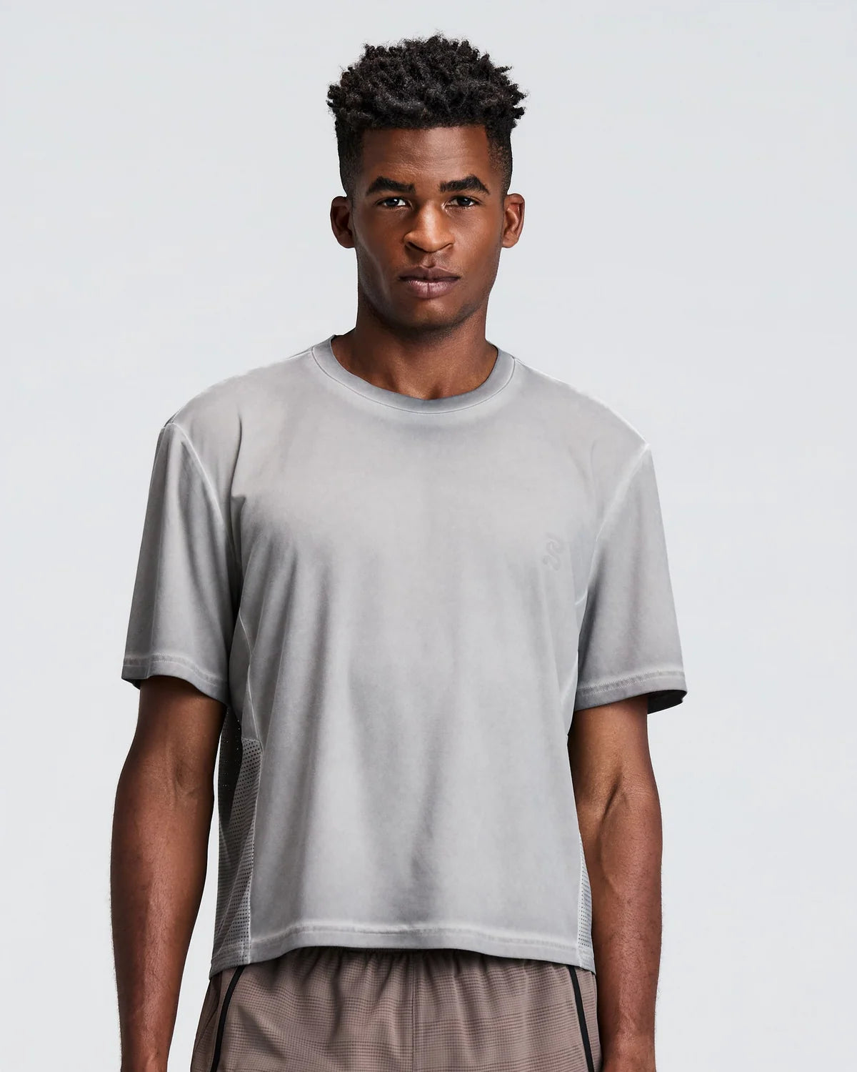 Bandit - Men’s FRIOSOFT™ Perforated Box Tee - concrète taupe - Teeshirt Running homme