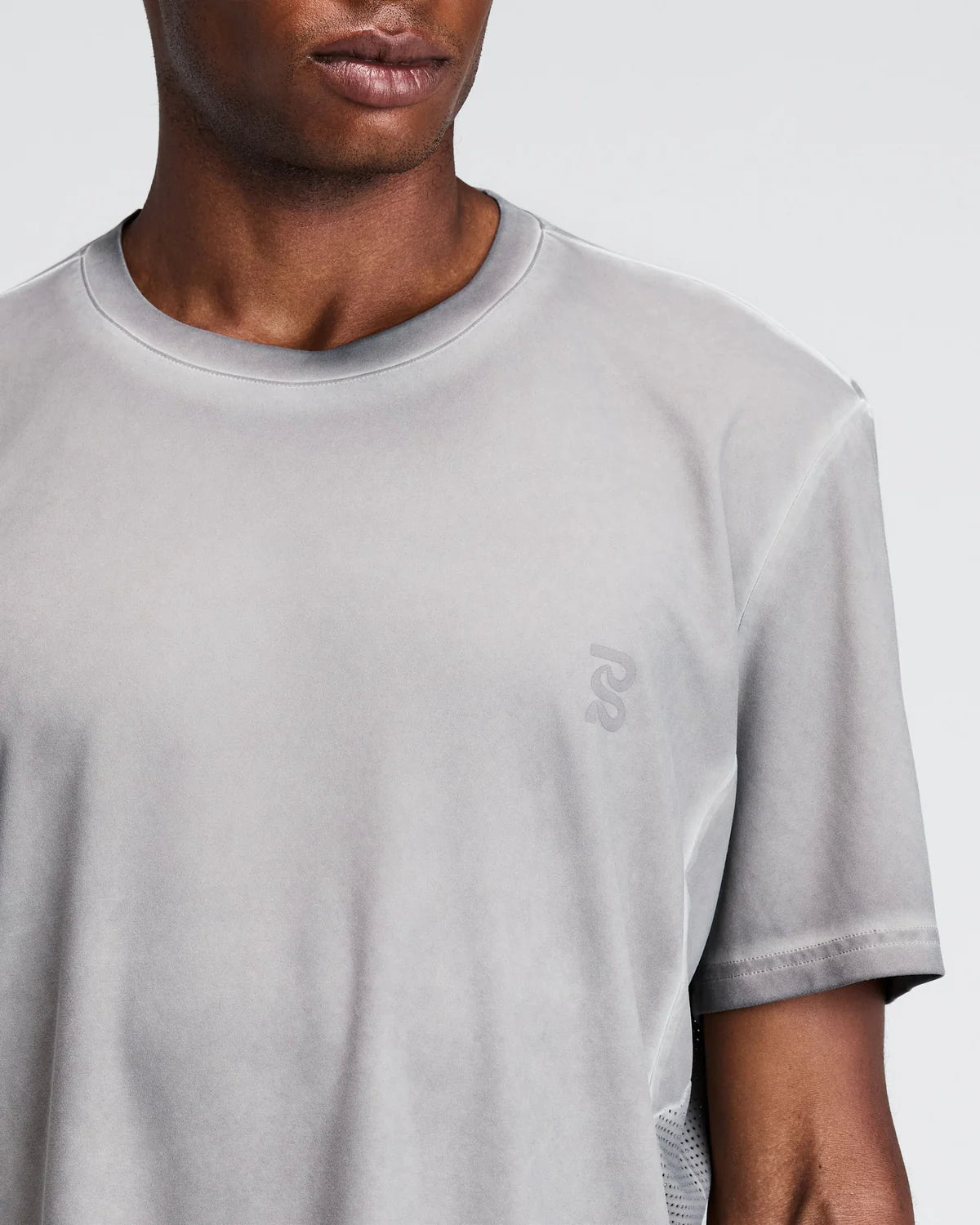 Bandit - Men’s FRIOSOFT™ Perforated Box Tee - concrète taupe - Teeshirt Running homme