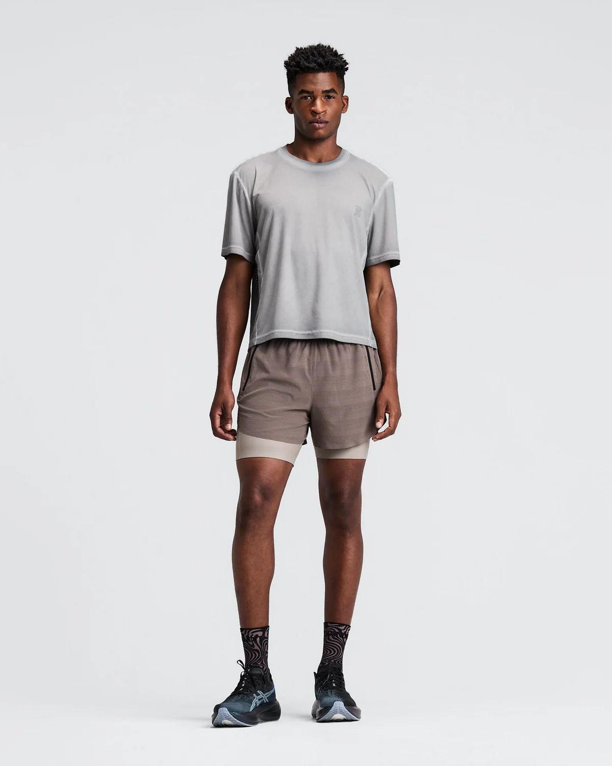 Bandit - Men’s FRIOSOFT™ Perforated Box Tee - concrète taupe - Teeshirt Running homme