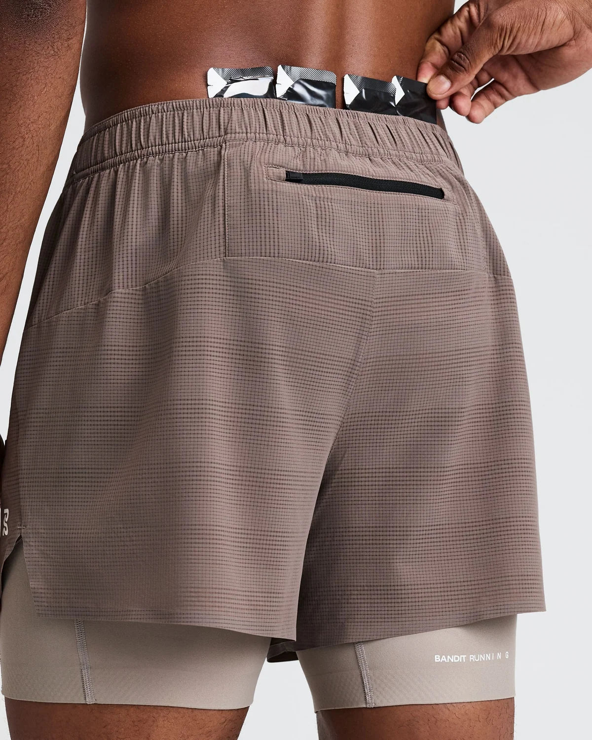 Bandit - Men's CoolGrid™ 2-in-1 Run Shorts - Cocoa - Short Running hommes