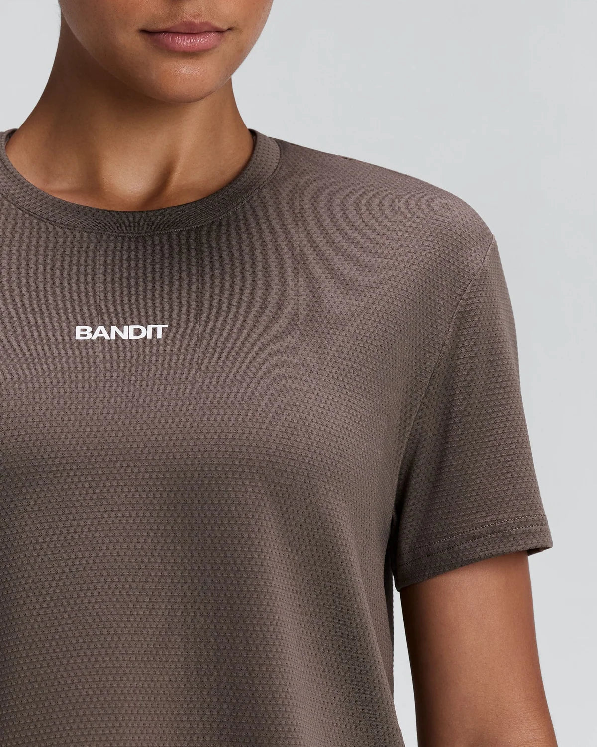 Bandit - Women's Micromesh™ Cropped Run Tee - Cocoa - teeshirt Running femmes