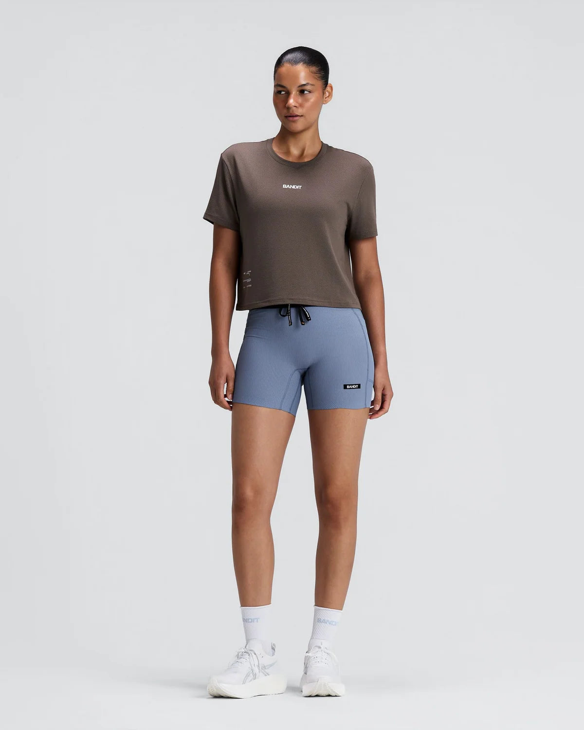 Bandit - Women's Micromesh™ Cropped Run Tee - Cocoa - teeshirt Running femmes