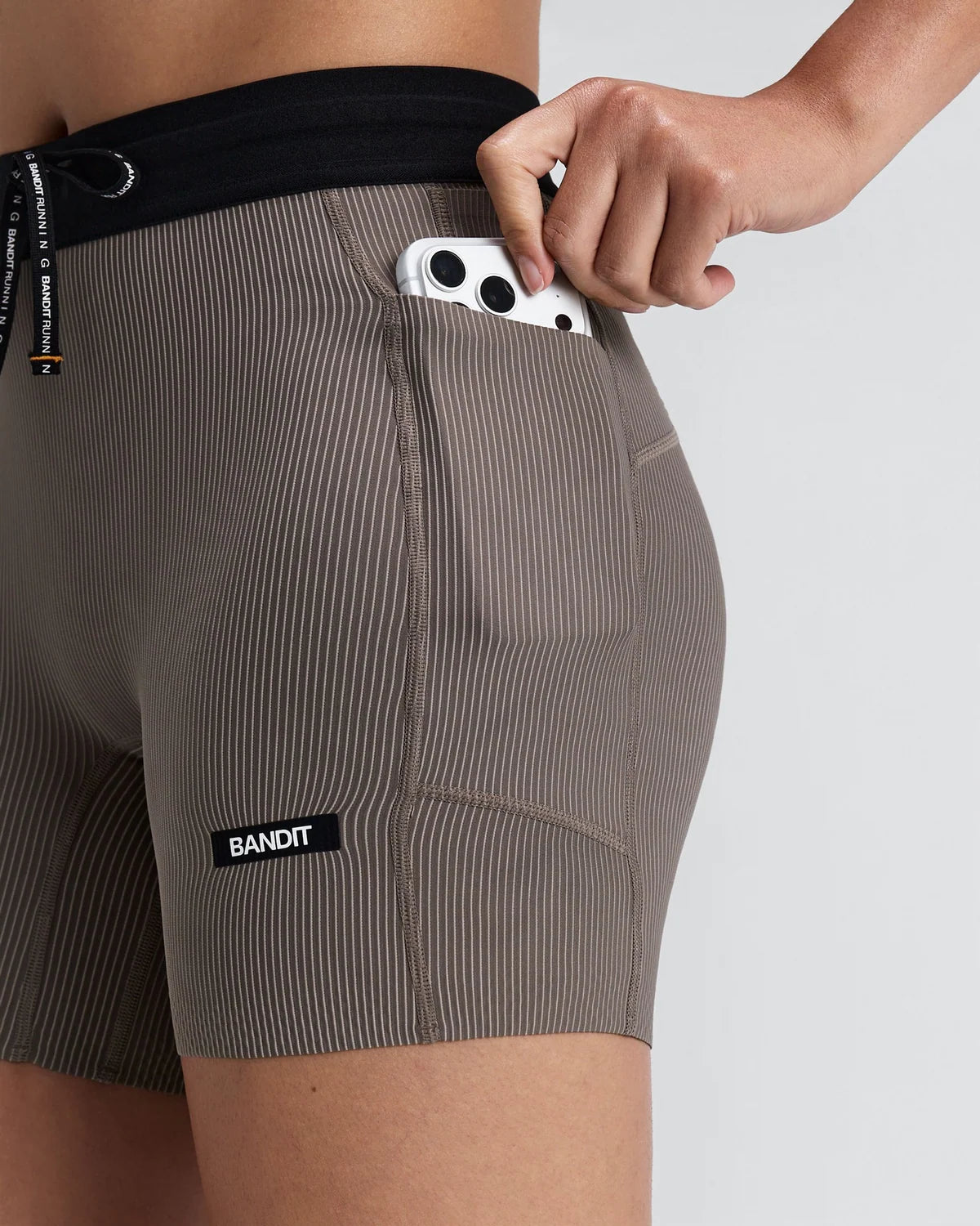 Bandit - Women’s Striped CADENCE™ 5" Compression Short - concrete taupe / cocoa - Cuissard Running femmes (Copie)