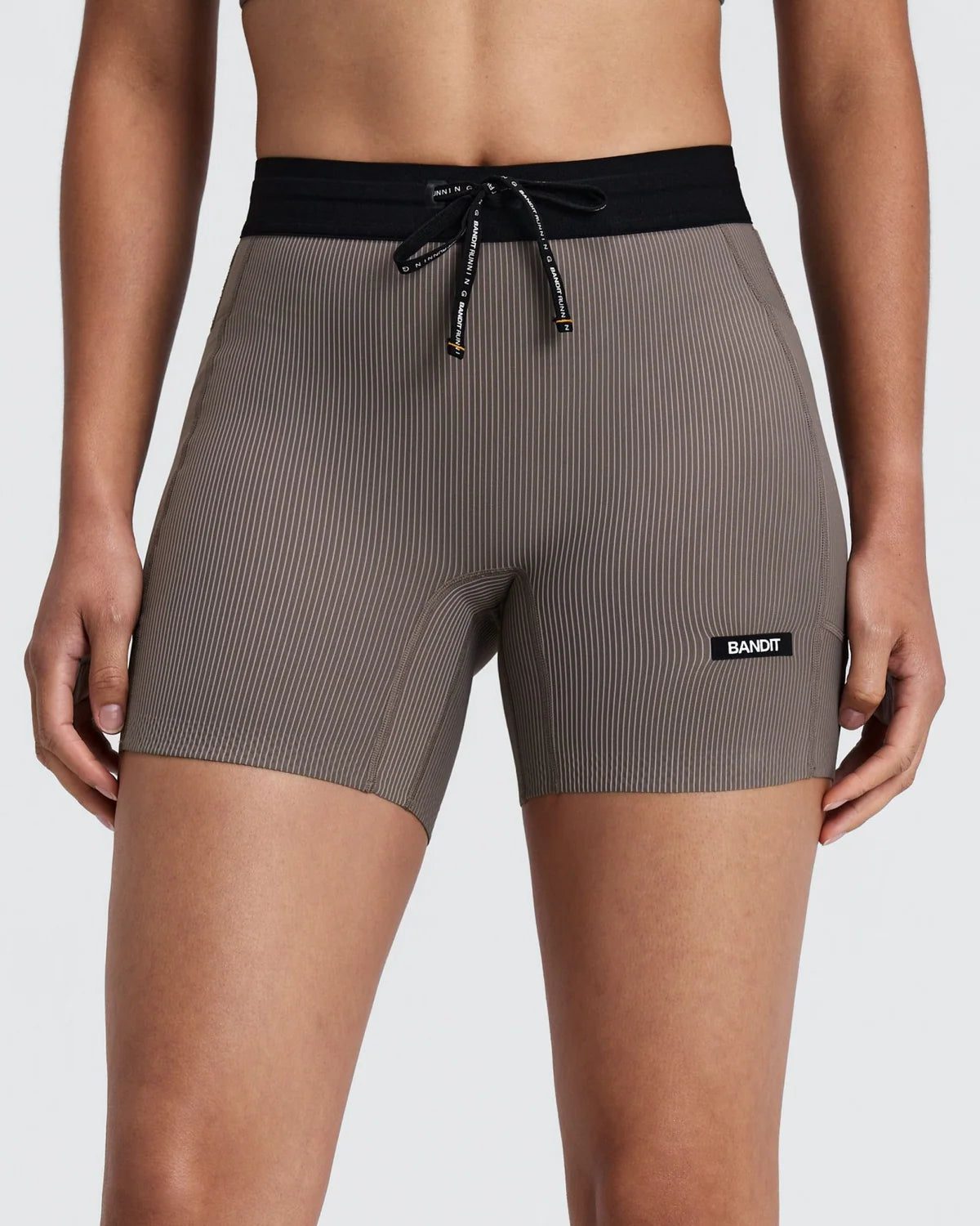 Bandit - Women’s Striped CADENCE™ 5" Compression Short - concrete taupe / cocoa - Cuissard Running femmes (Copie)