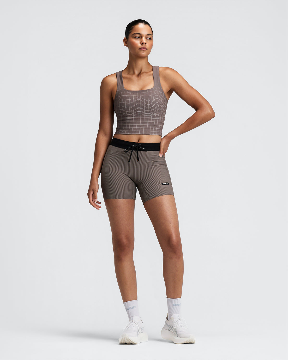 Bandit - Women’s VANISHER™ V-neck Race Crop - cocoa - Brassière Running femmes