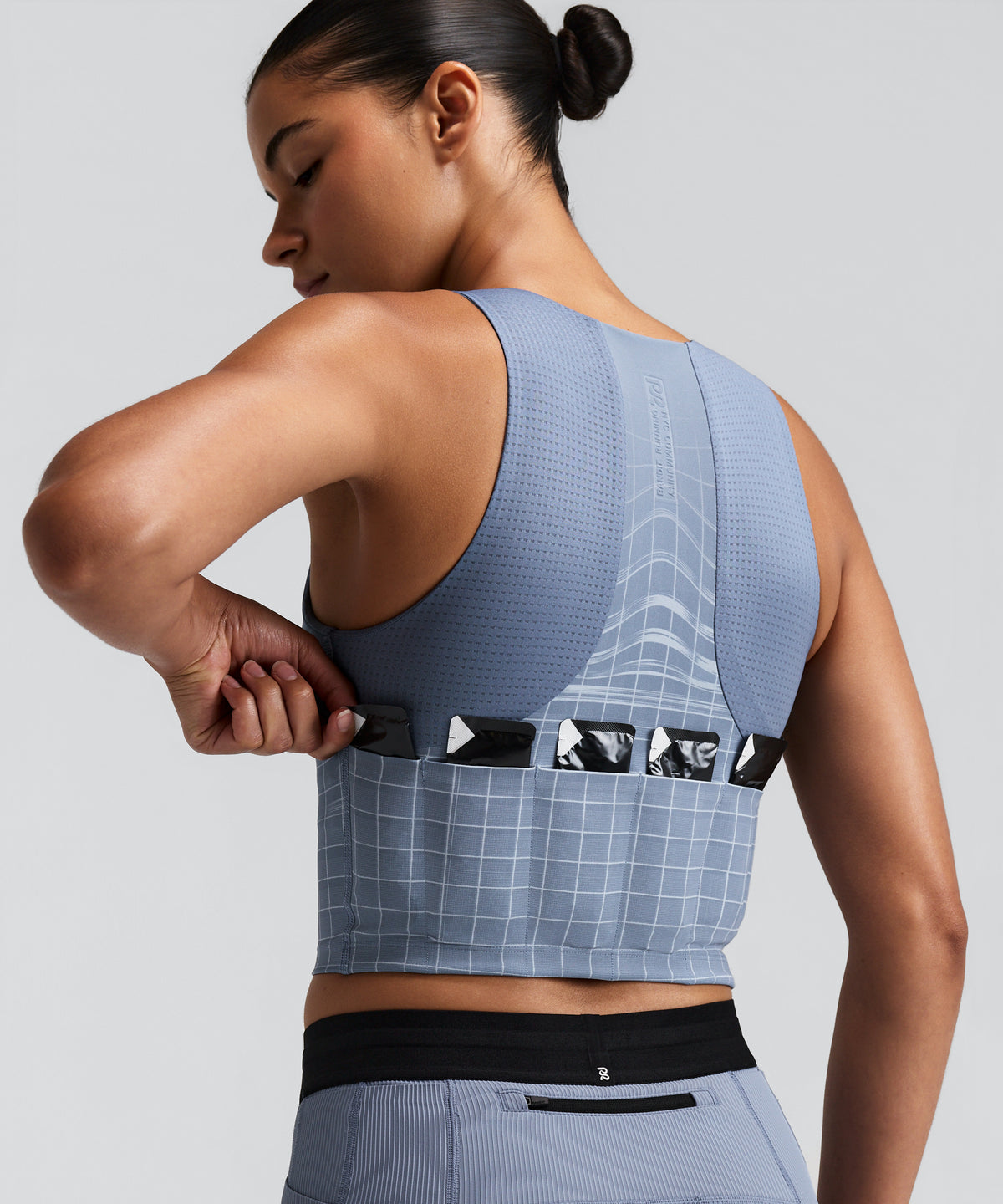 Bandit - Women’s VANISHER™ V-neck Race Crop - pavillon blue - Brassière Running femmes