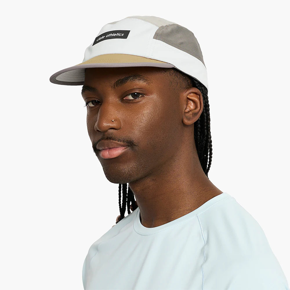 Ciele Athletics - GOCap Field - Iconic Bar - light grey / shadow - casquette running unisexe
