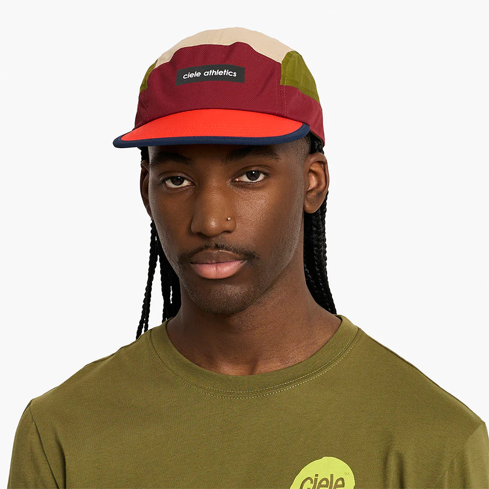 Ciele Athletics - GOCap Field - Iconic Bar - crimson red / terrain - casquette running unisexe