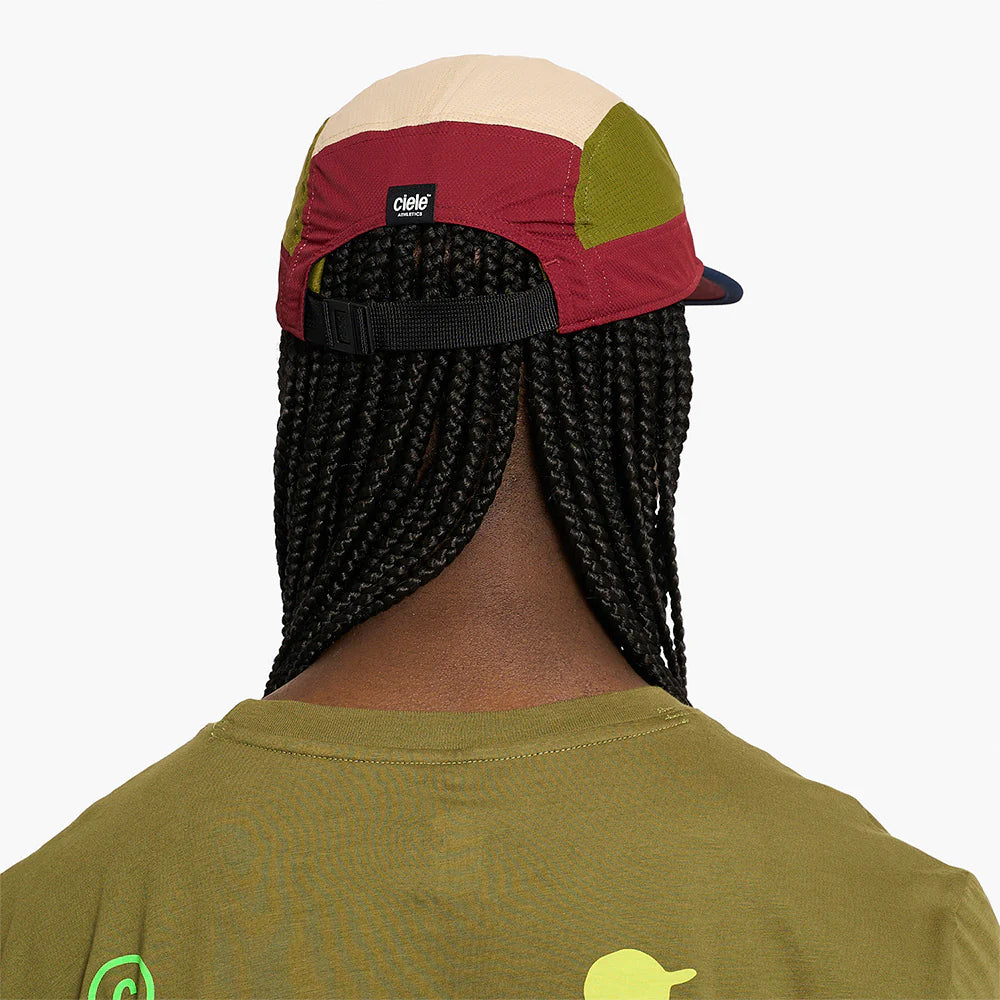 Ciele Athletics - GOCap Field - Iconic Bar - crimson red / terrain - casquette running unisexe