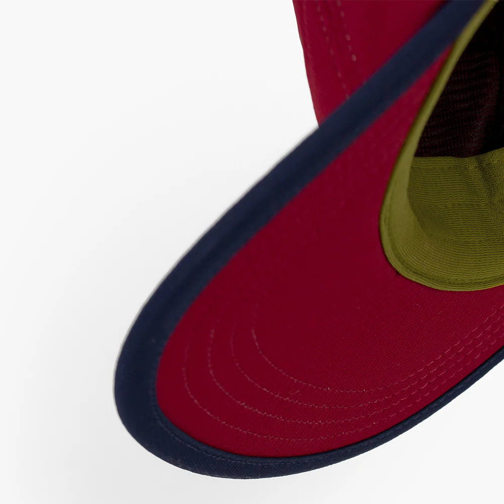 Ciele Athletics - GOCap Field - Iconic Bar - crimson red / terrain - casquette running unisexe