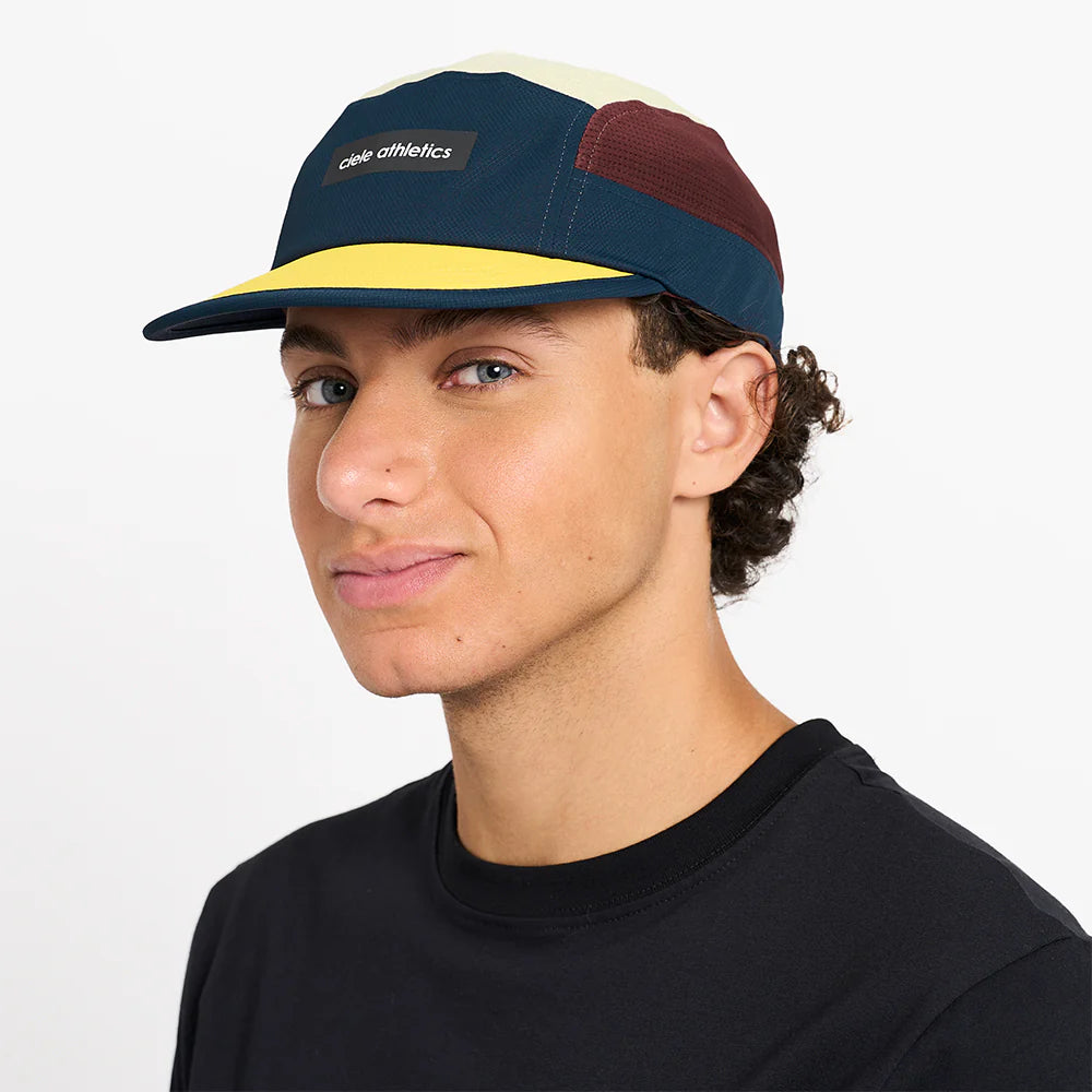 Ciele Athletics - GOCap Field - Iconic Bar - deep space / dark wine red - casquette running unisexe