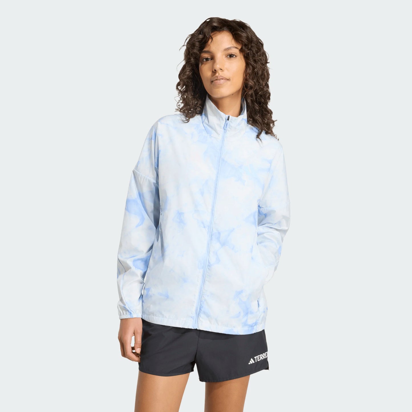 Adidas - Terrex Multi Spray Dye Clima365 Wind Jacket - White / Glow Blue - Veste running femmes