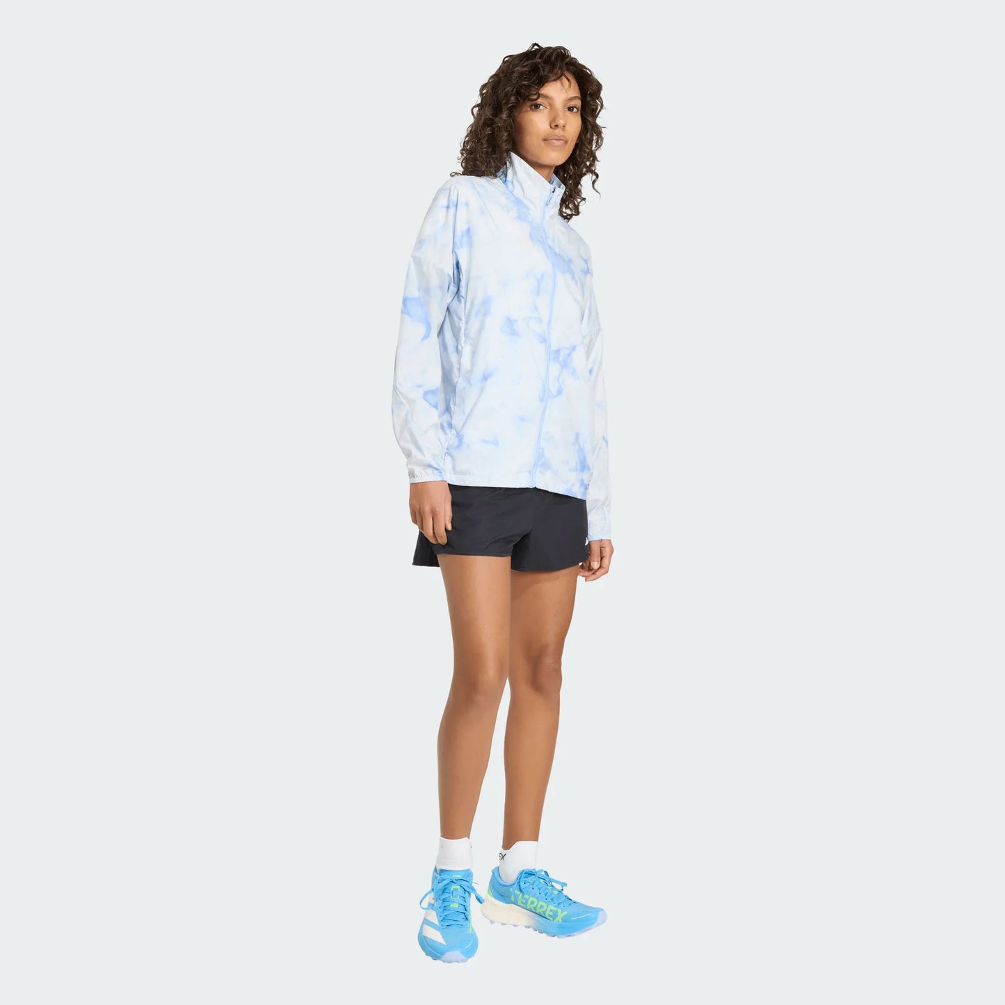 Adidas - Terrex Multi Spray Dye Clima365 Wind Jacket - White / Glow Blue - Veste running femmes