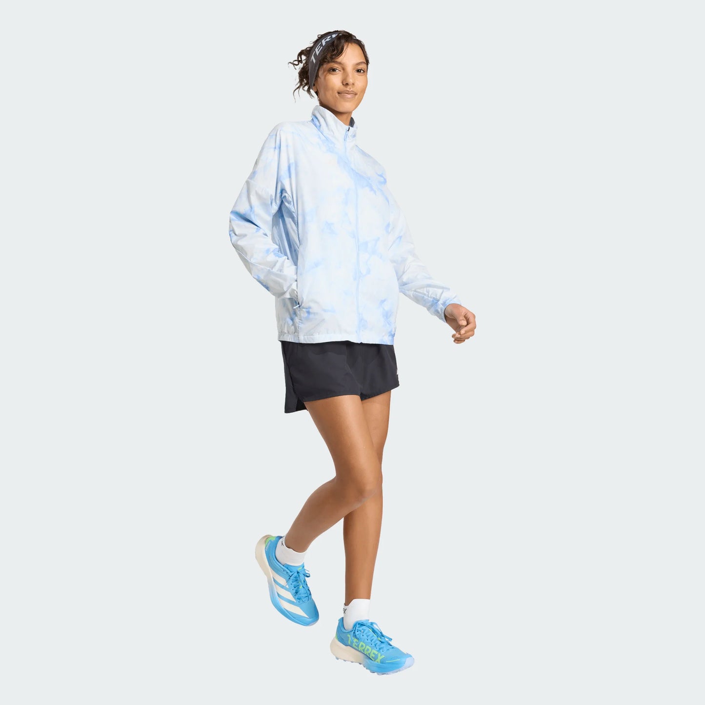 Adidas - Terrex Multi Spray Dye Clima365 Wind Jacket - White / Glow Blue - Veste running femmes