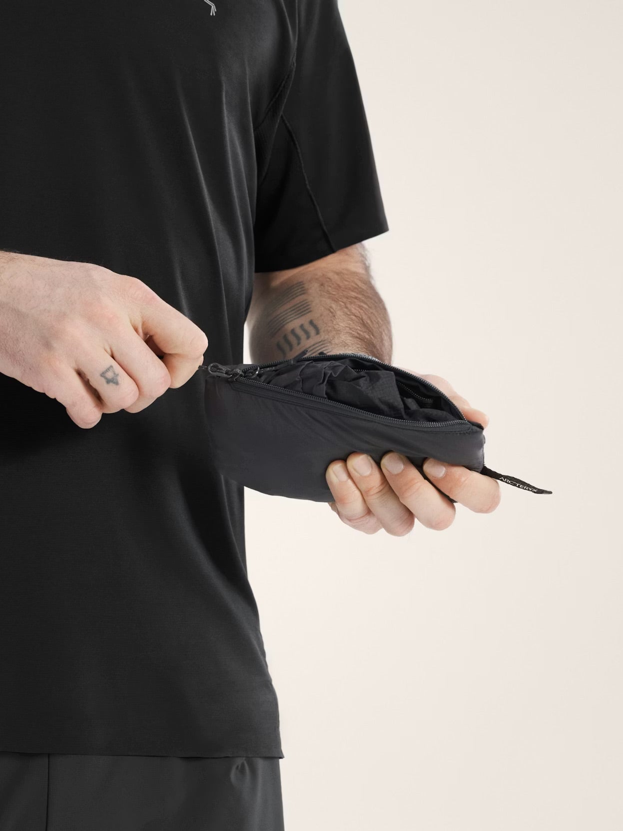 Arc’teryx - Norvan Windshell Hoody - black / graphite - veste running hommes