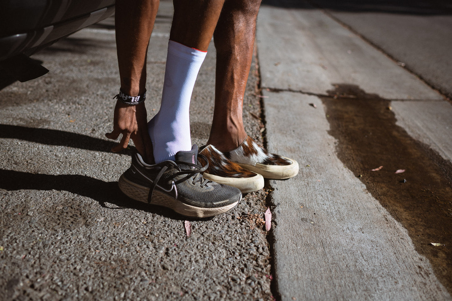 Near Earth - The Distance Running Socks - white