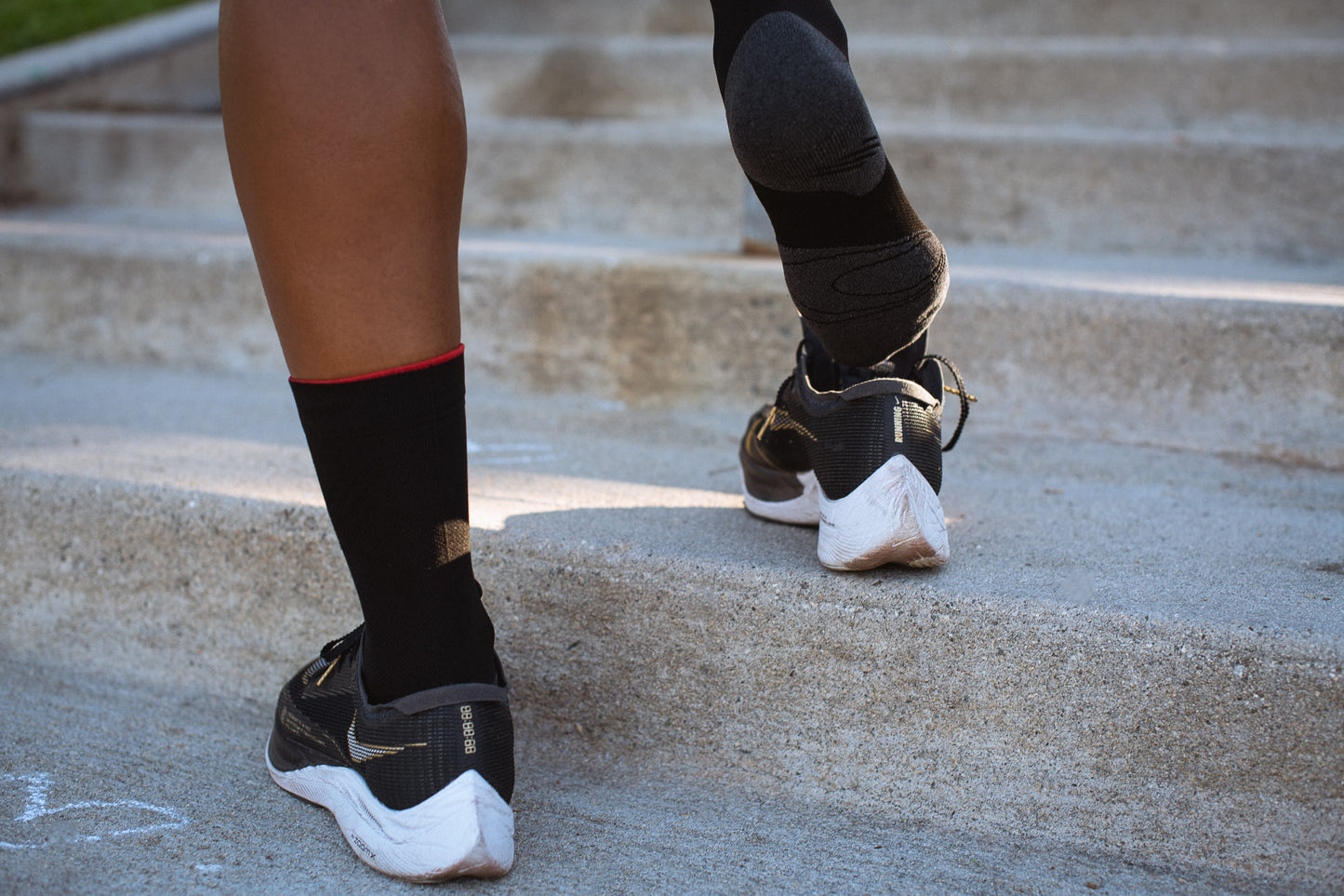 Near Earth - The Distance Running Socks - black - Chaussettes running unisexe